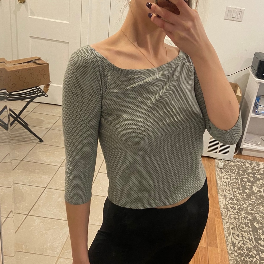 Top - Picture 2 of 3